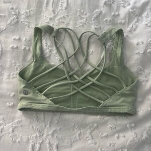 Lululemon free to be bra